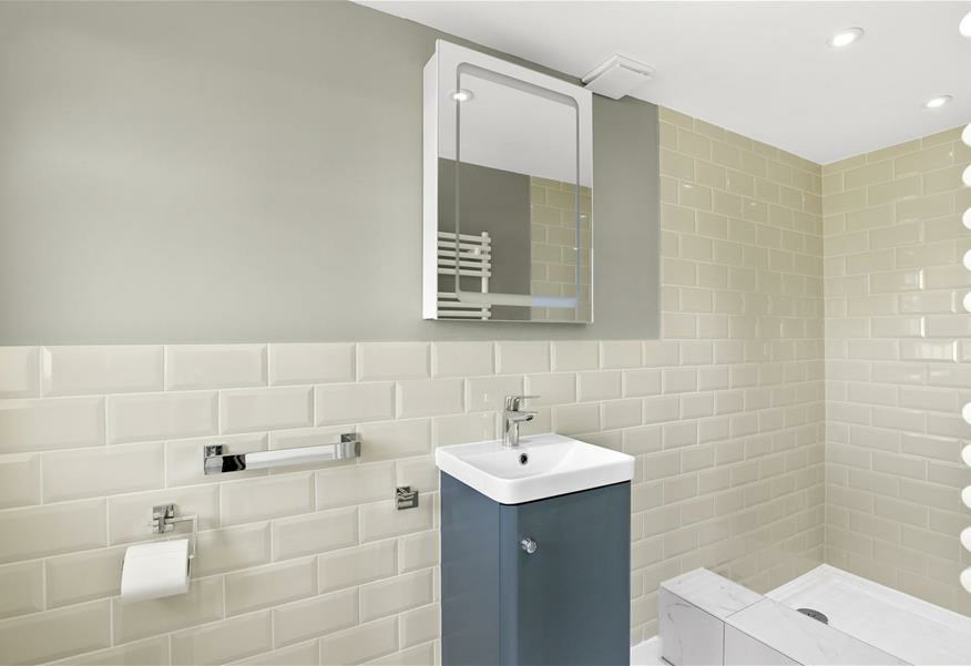 En-suite, Epping