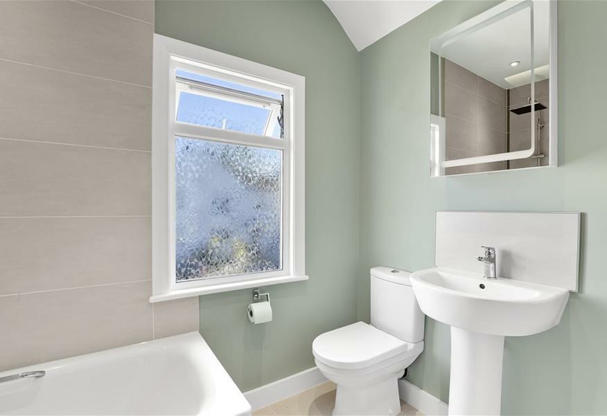Family bathroom, Epping